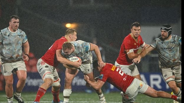 Munster bounce back to whitewash Ospreys